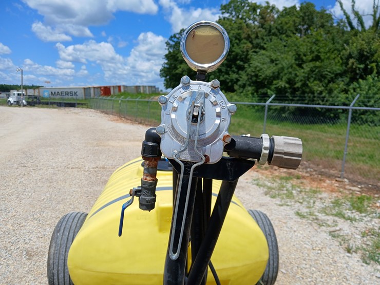 #20861-•-300-gallon-pull-type-sprayer-[pump-missing]-image-9