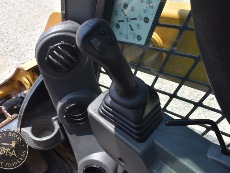 2021-caterpillar-262d3-image-47