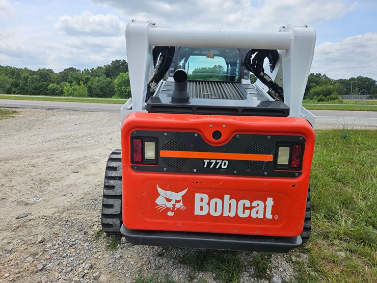 2021-bobcat-t770-image-12