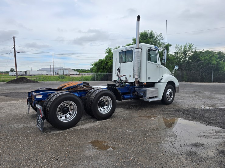 2018-freightliner-columbia-120-image-20