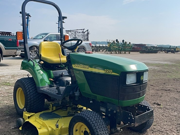 john-deere-2210-image-4