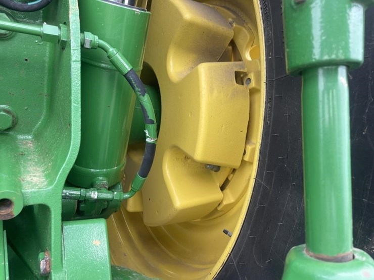 2011-john-deere-8335r-image-21