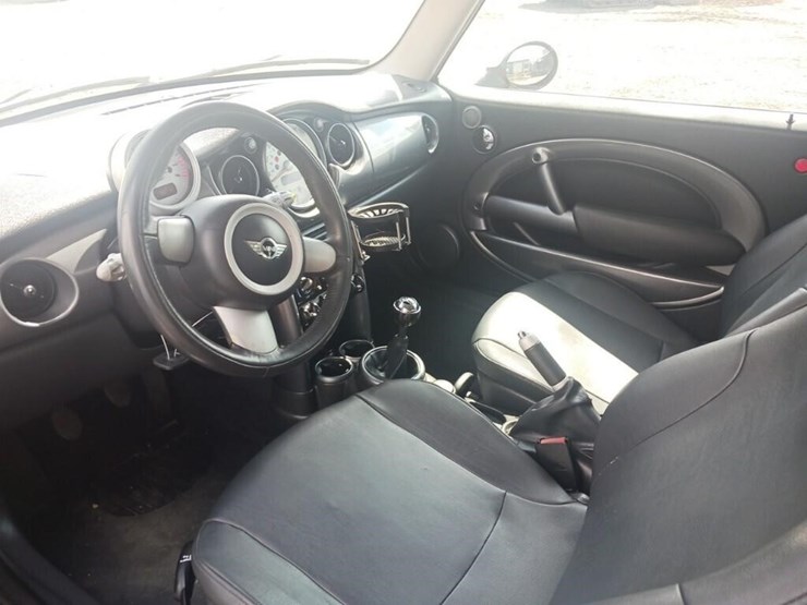 2006-mini-cooper-runs/moves-base-image-5