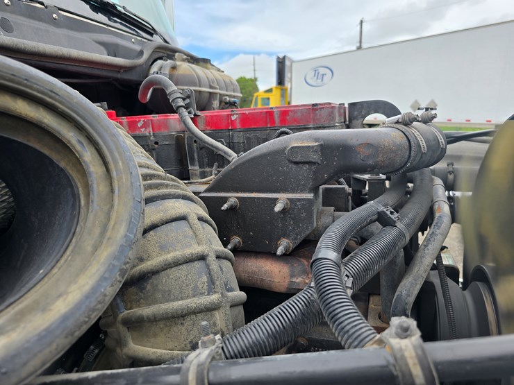 2018-freightliner-columbia-120-image-50