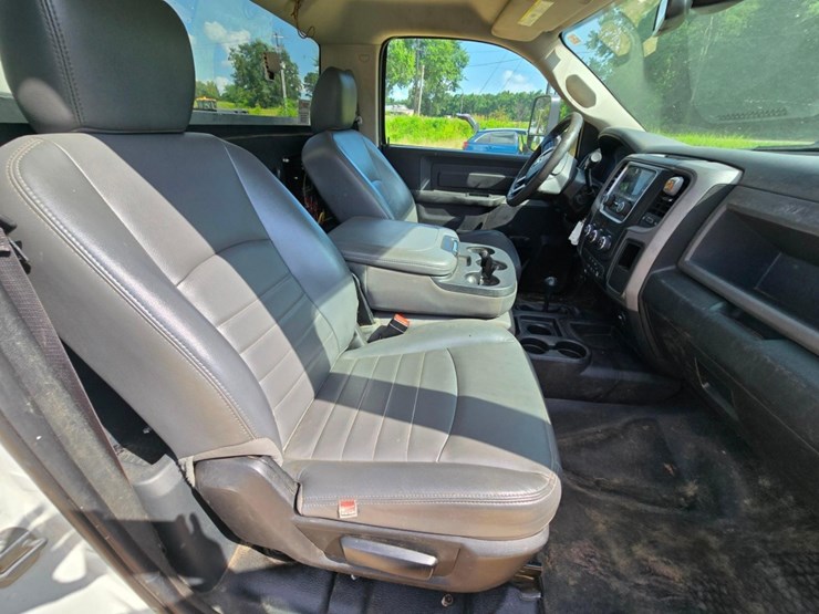 2018-dodge-ram-5500-image-23