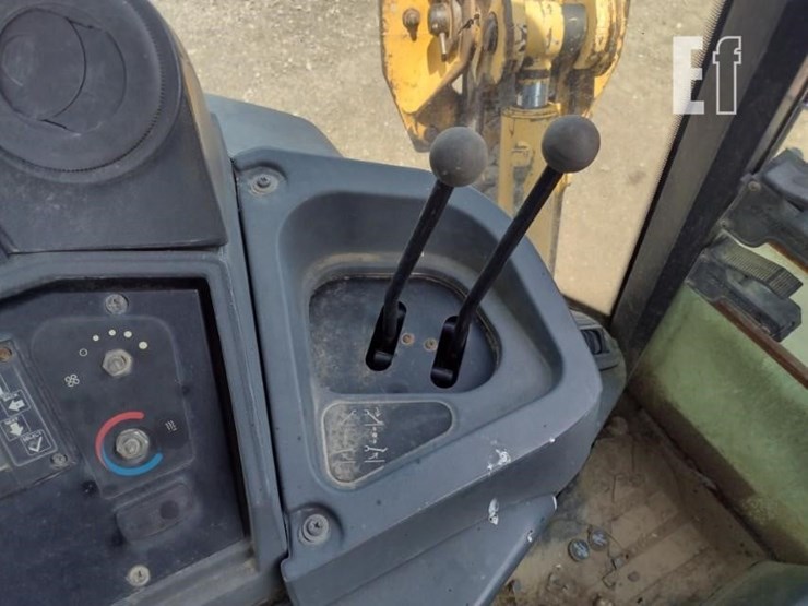 2010-deere-310j-image-8