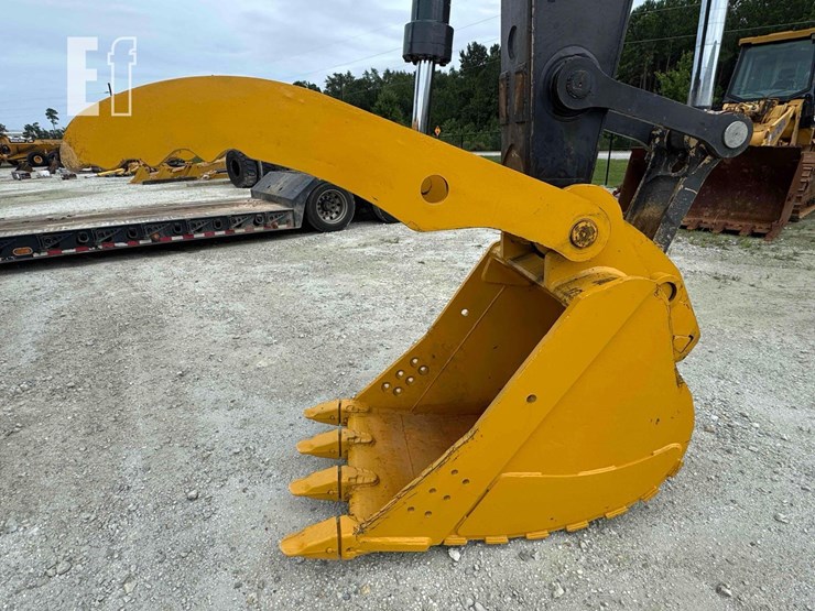 2021-deere-245g-lc-image-31