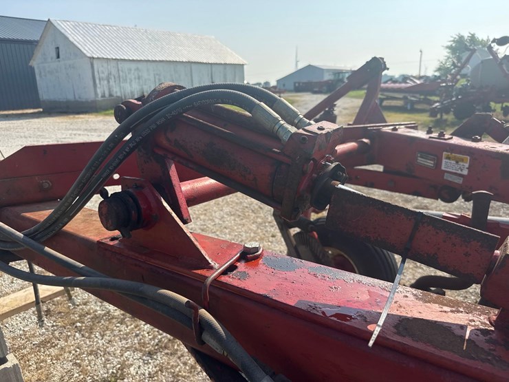 6x18-ih-720-on-land-plow-image-11