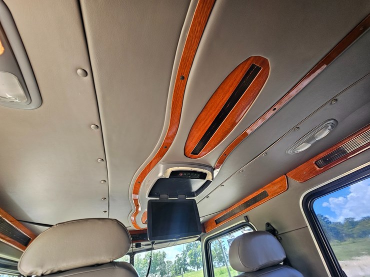 2007-peterbilt-335-image-89