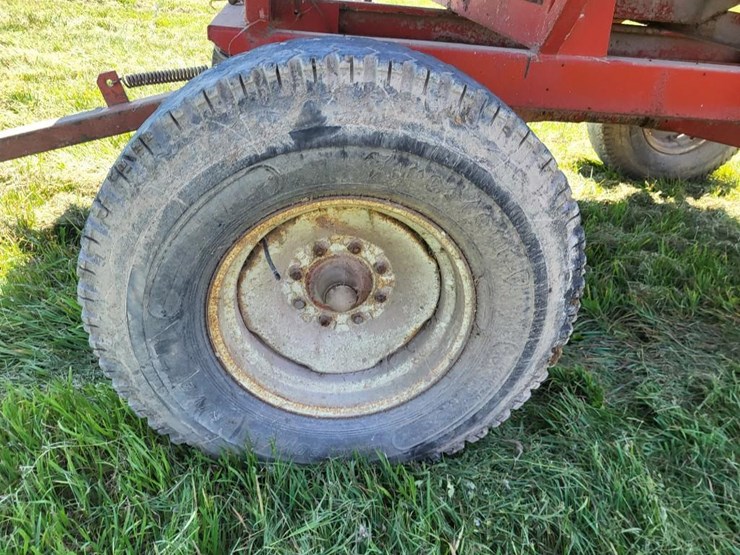 unverferth-mccurdy-350-hopper-wagon-w/running-gear-image-13