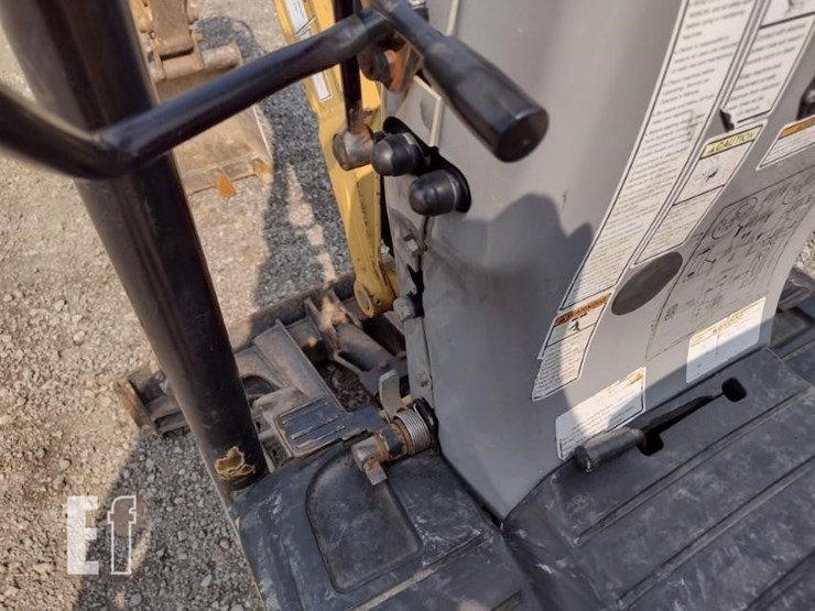 2012-caterpillar-300.9d-image-8