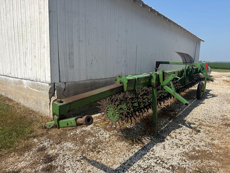 john-deere-400-image-1