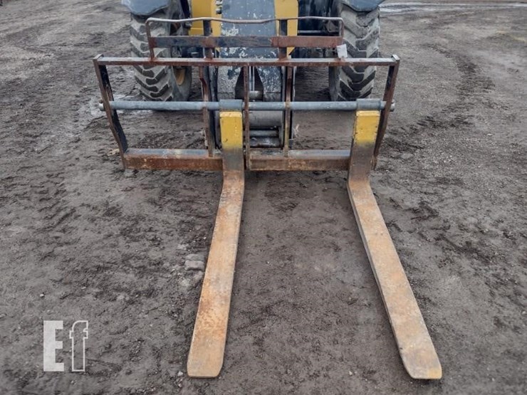 2015-caterpillar-tl943c-image-14