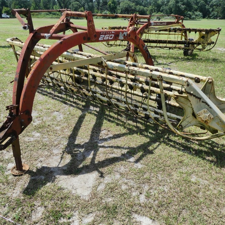 NEW HOLLAND 260