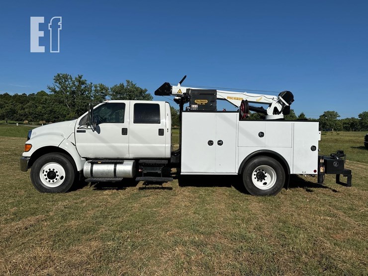 2013-ford-f750-xlt-image-2