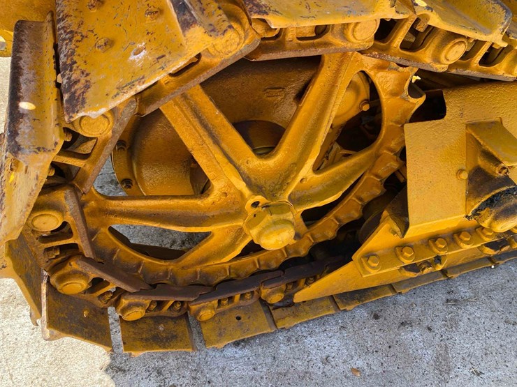 caterpillar-22-ag-crawler-image-16