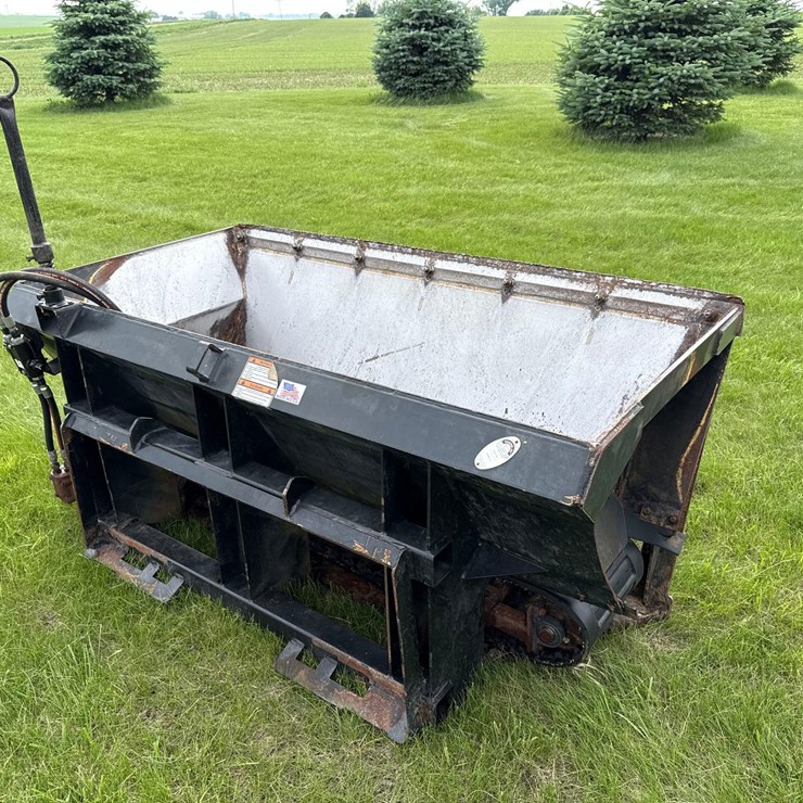 Mesch Skidloader Sand Shooter Bucket