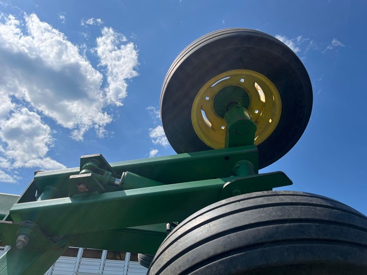 john-deere-637-image-25