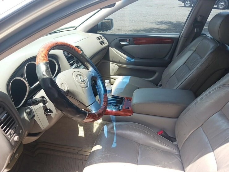 2001-lexus-gs-300-runs/moves-base-image-5