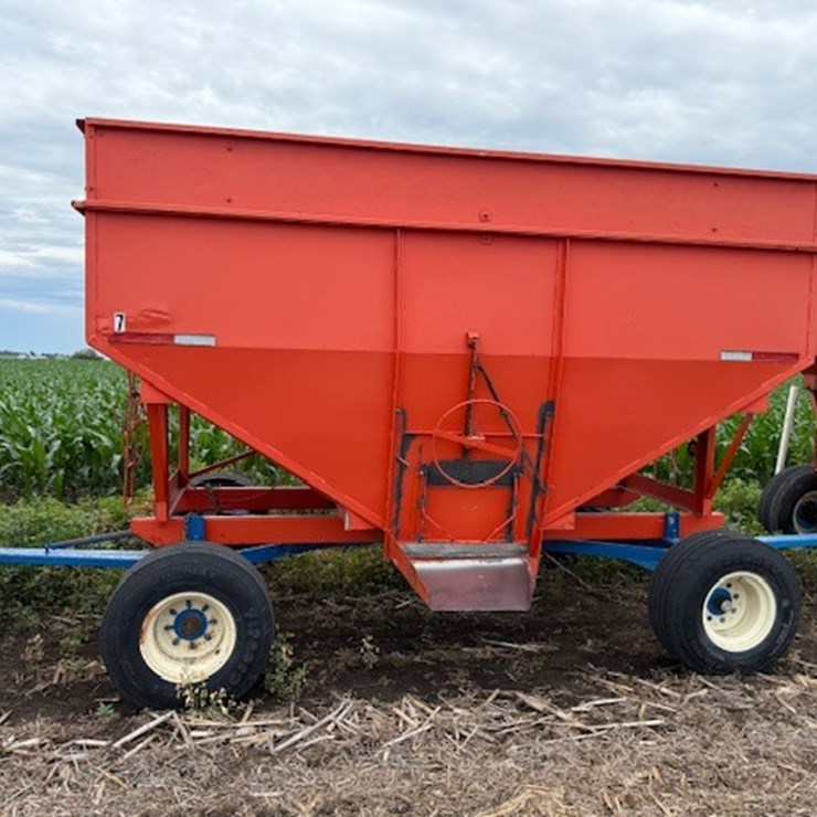 Killbros 375bu Gravity Flow Wagon on Killbros Gear