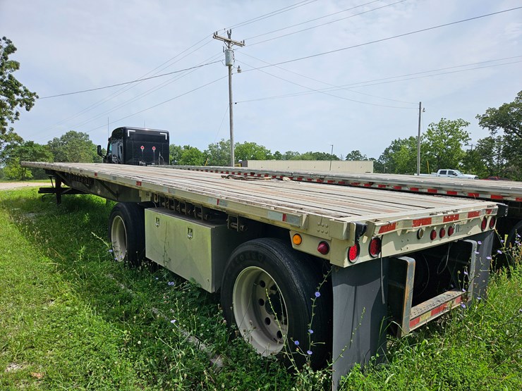 2005-utility-48'-x-102"-image-9