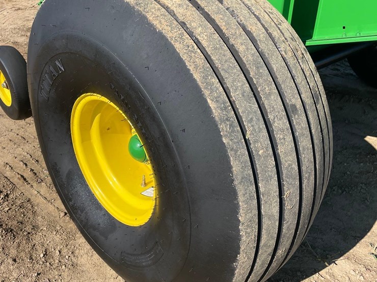 2023-john-deere-560m-image-5