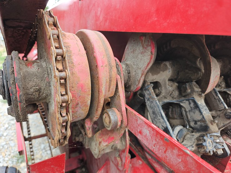 new-holland-310-image-22
