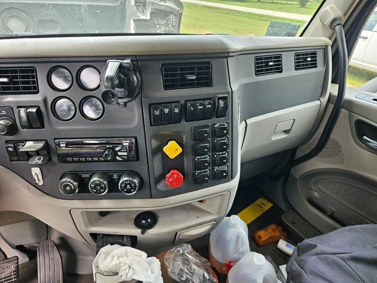 2018-peterbilt-579-image-63