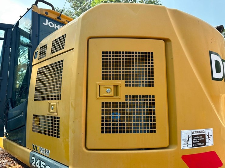 2018-deere-245g-lc-image-32
