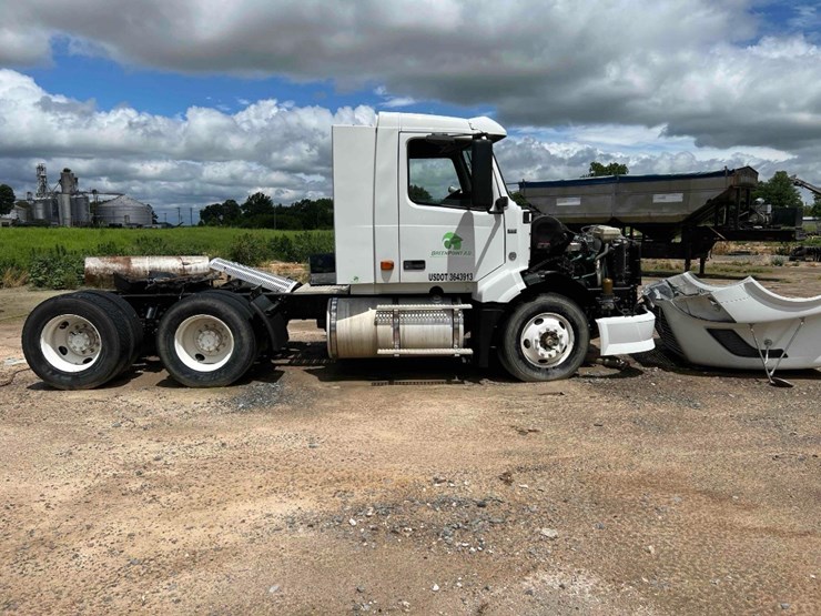 2007-volvo-vnl-truck-tractor-image-5
