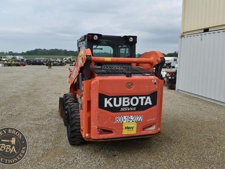 2017-kubota-ssv65-image-16