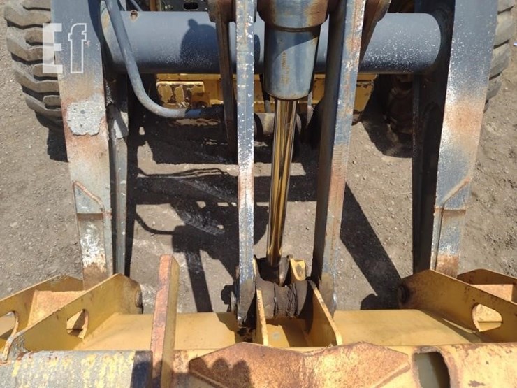2010-deere-310j-image-16