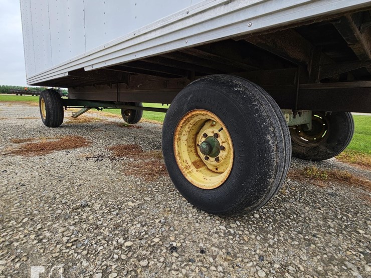 us-truck-body-on-john-deere-running-gear-image-12