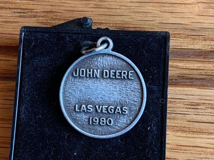 (2)-john-deere-1975-hawaii-pin-+-1980-las-vegas-charm-image-5
