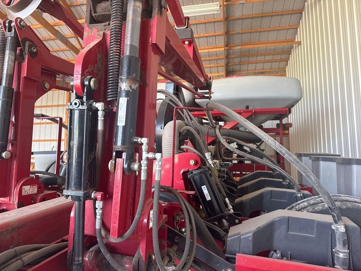 2010-case-ih-1250-image-39