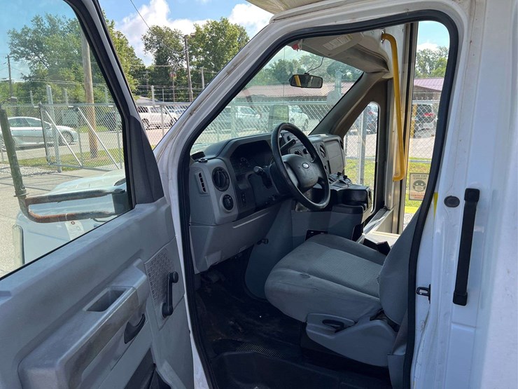 2014-ford-e450-image-11