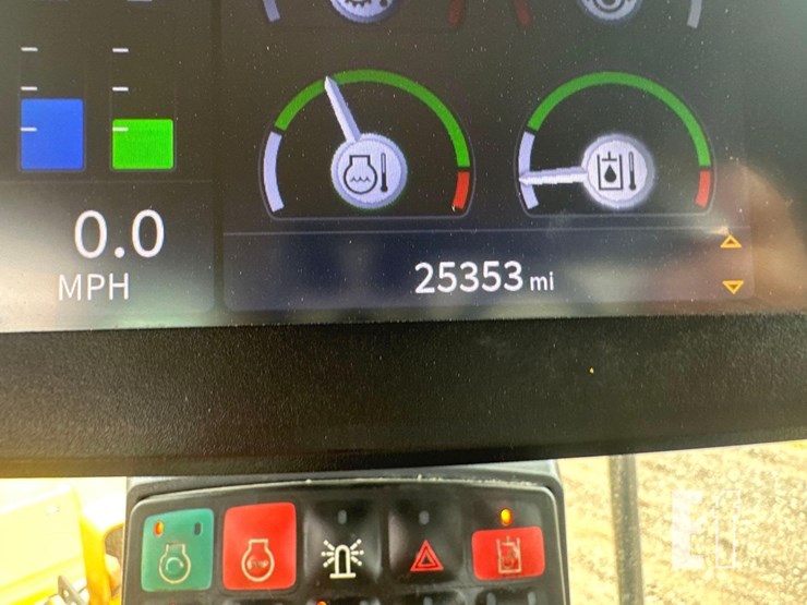 2020-deere-844l-image-41