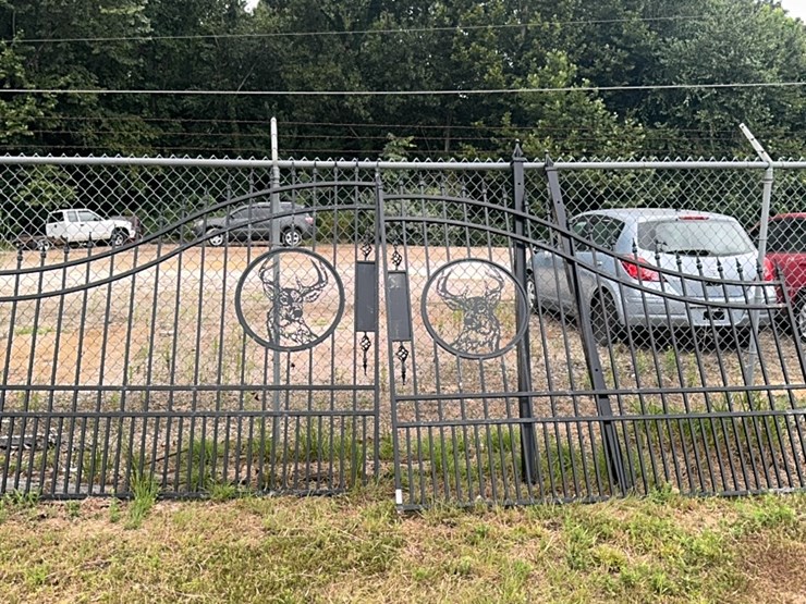 two-8-foot-gates-with-whitetail-image-1