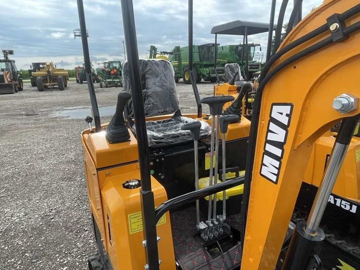new-miva-mini-excavator:-6.6t-image-10