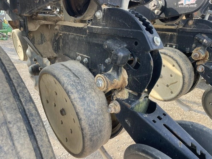 2001-kinze-3600-image-14