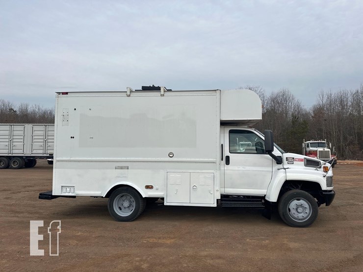 2009-gmc-topkick-c4500-image-3