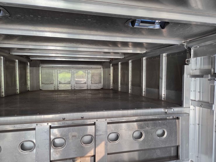 2017-8'x24'-eby-aluminum-livestock-trailer-image-59