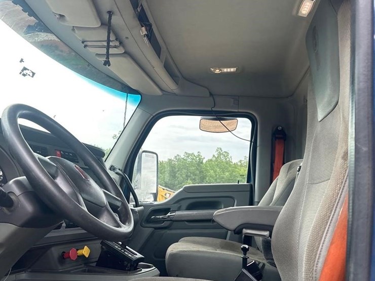 2015-kenworth-t880-image-26