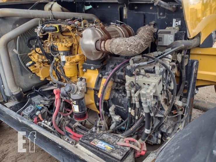 2015-caterpillar-tl943c-image-26