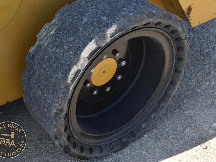 2018-caterpillar-262d-image-39