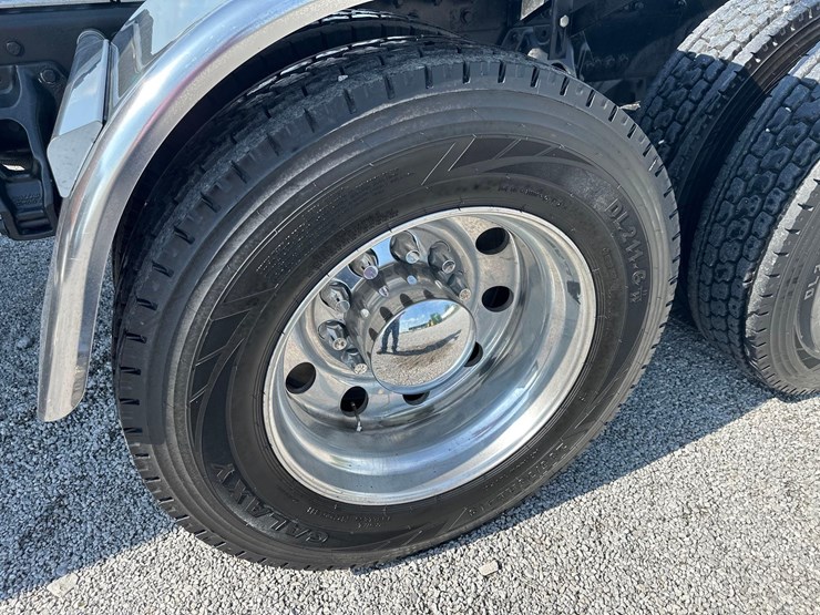 2019-kenworth-w900l-image-21