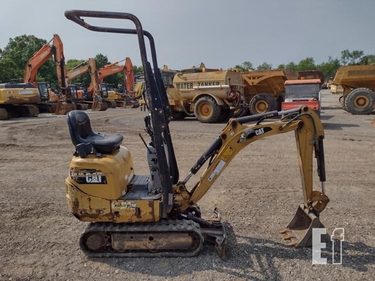 2012-caterpillar-300.9d-image-3