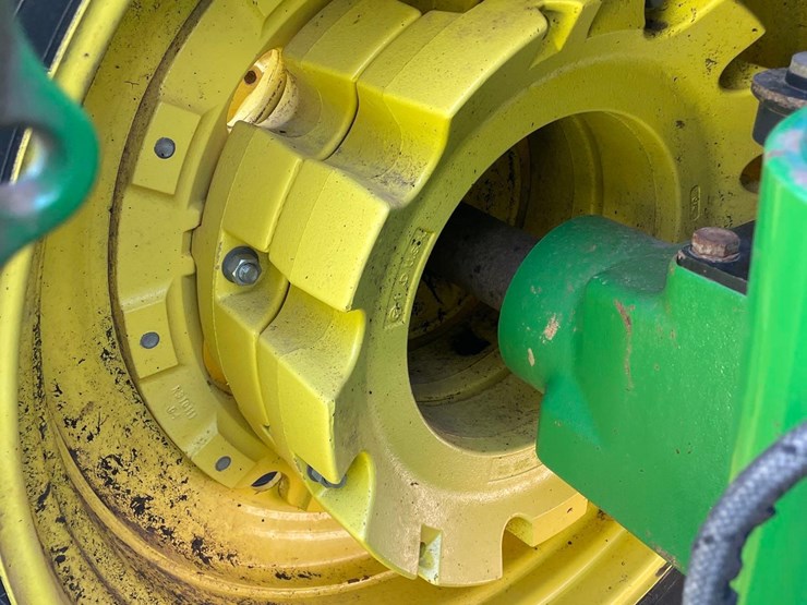 2014-john-deere-6210r-image-56