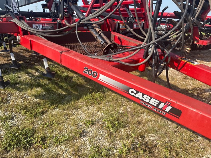 case-ih-200-image-21