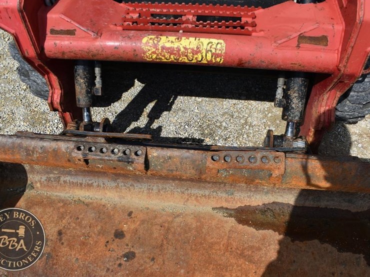 2017-takeuchi-ts50v-image-36